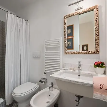 Oda ve Kahvaltı Colori Di 4*